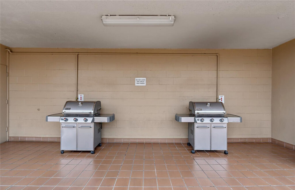 2121 Ala Wai – BBQ Grills