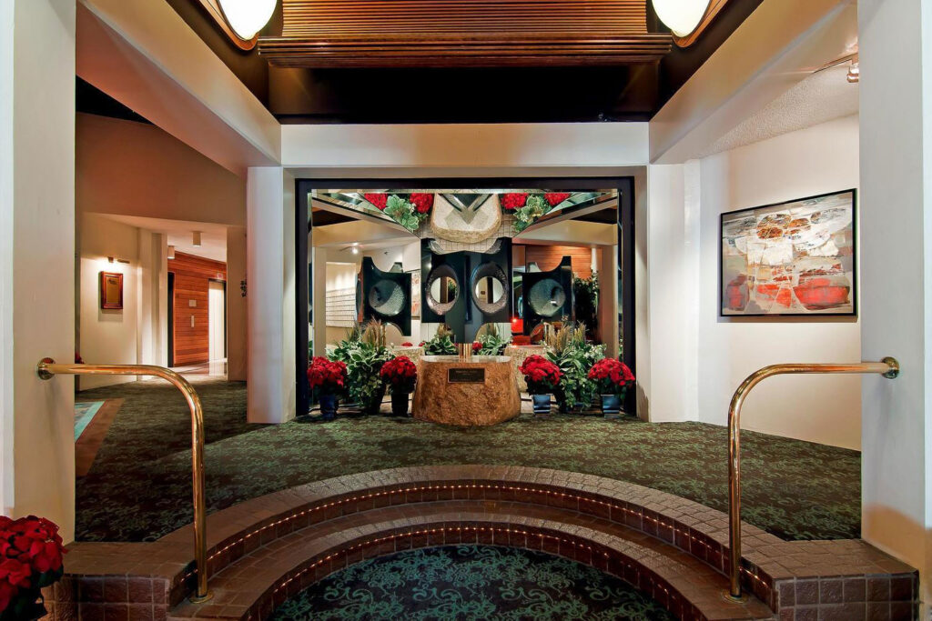 Admiral Thomas – Lobby