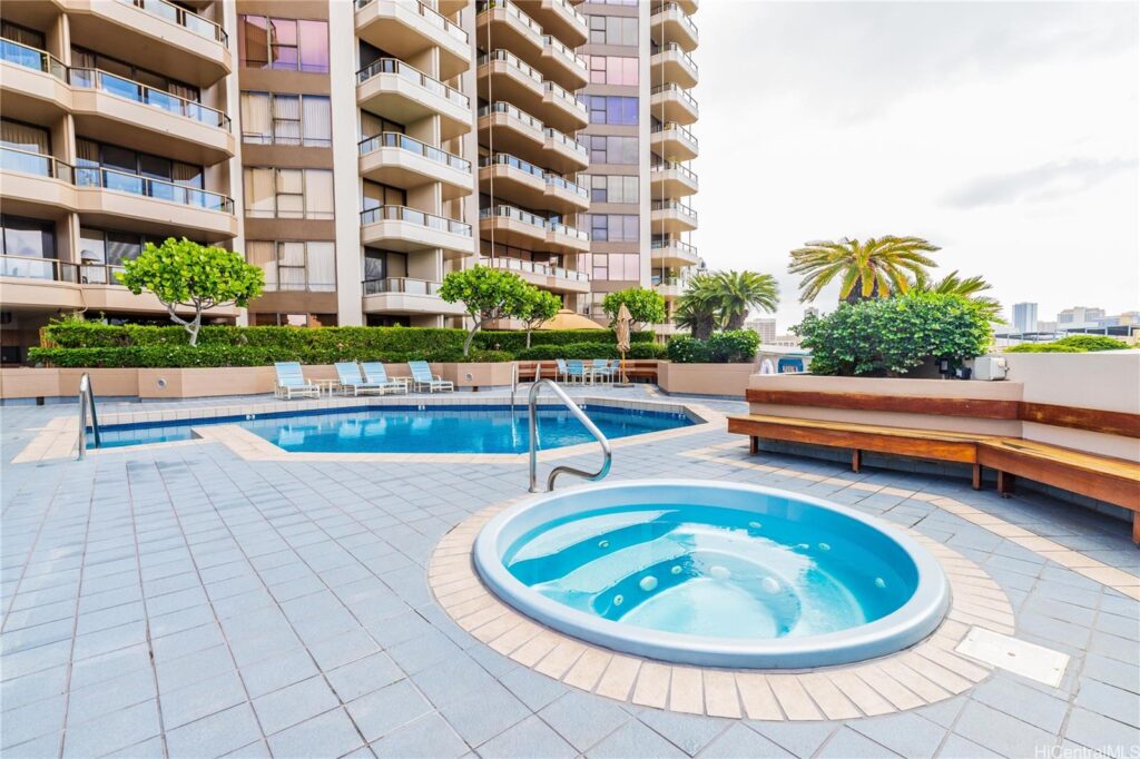 Admiral Thomas – Pool Deck