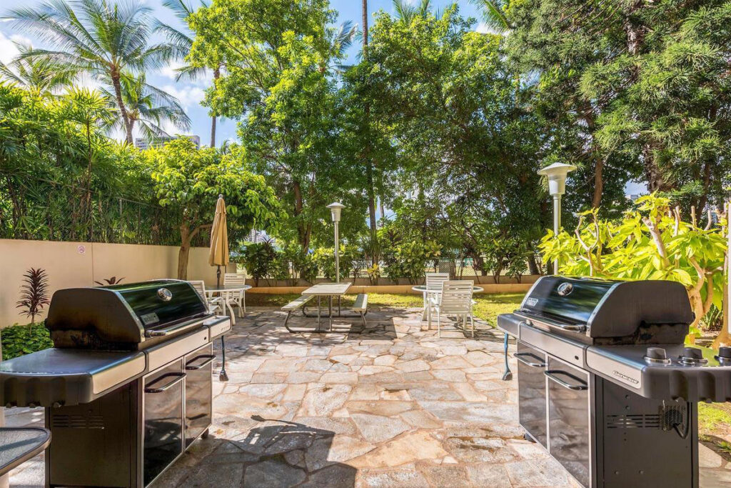 Ala Wai Plaza – BBQ Grills