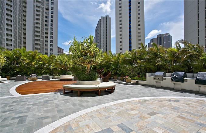 Allure Waikiki – BBQ Area