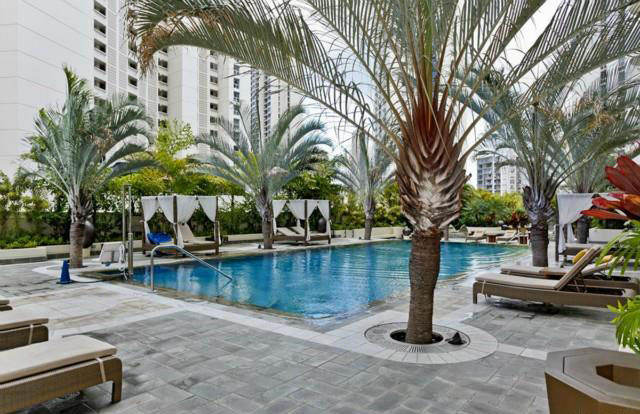 Allure Waikiki – Pool