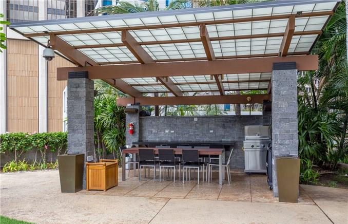 Capitol Place – BBQ Cabanas