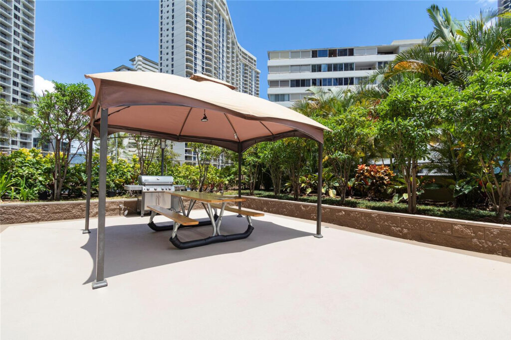 Chateau Waikiki – Barbeque Grills