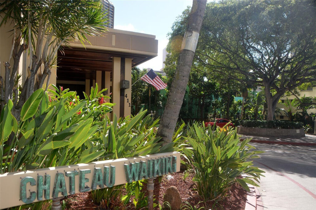 Chateau Waikiki – Entrance