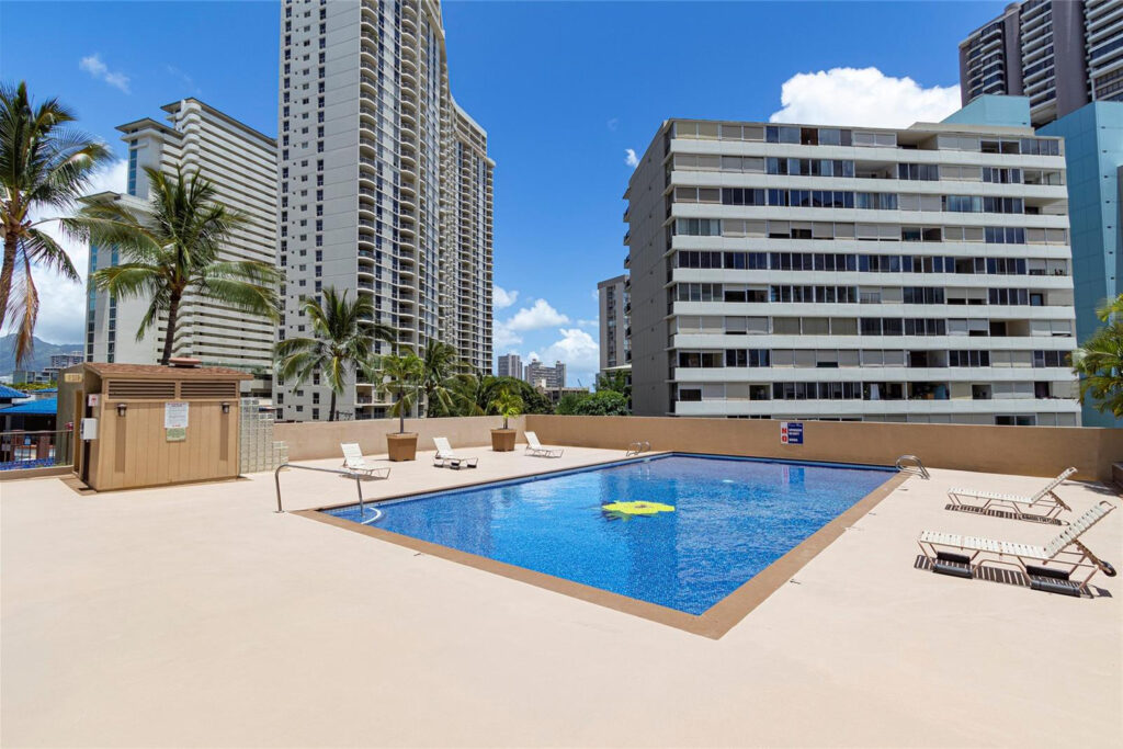 Chateau Waikiki – Pool