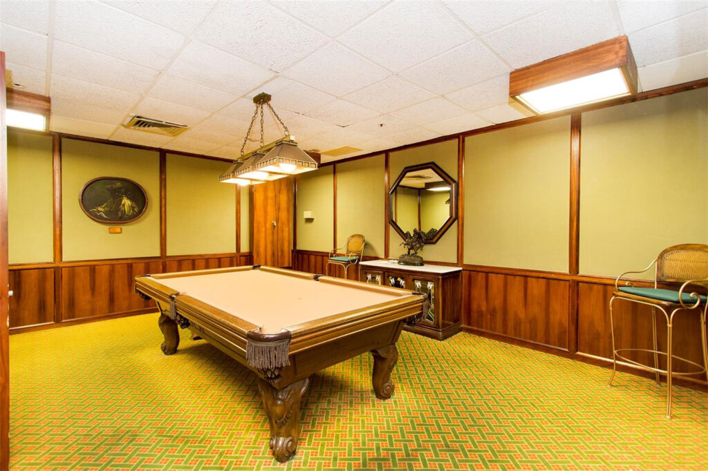 Commodore – Billiards Room
