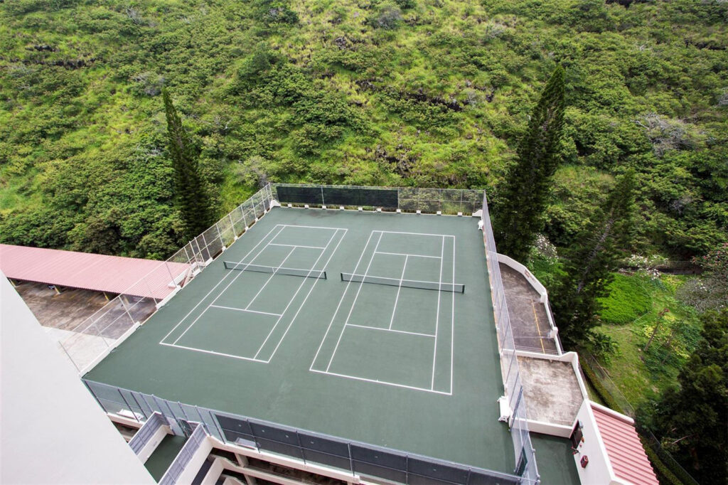Commodore – Tennis Courts