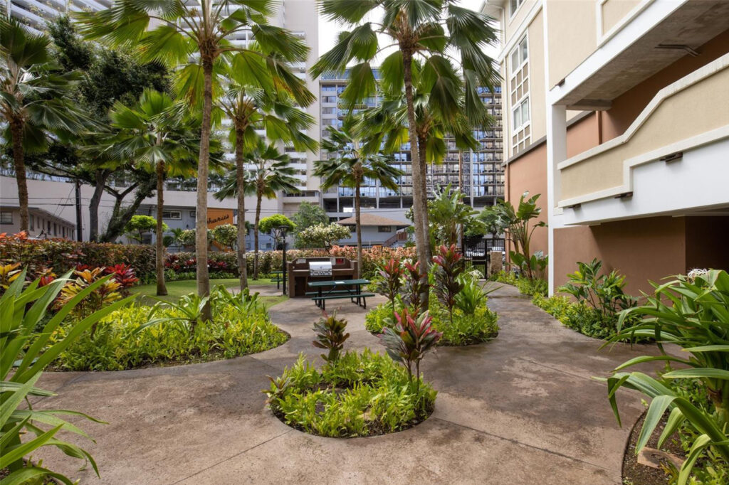 Cove Waikiki – Landscaping