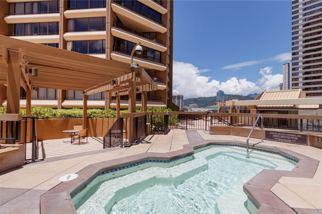 Discovery Bay – Hot Tub