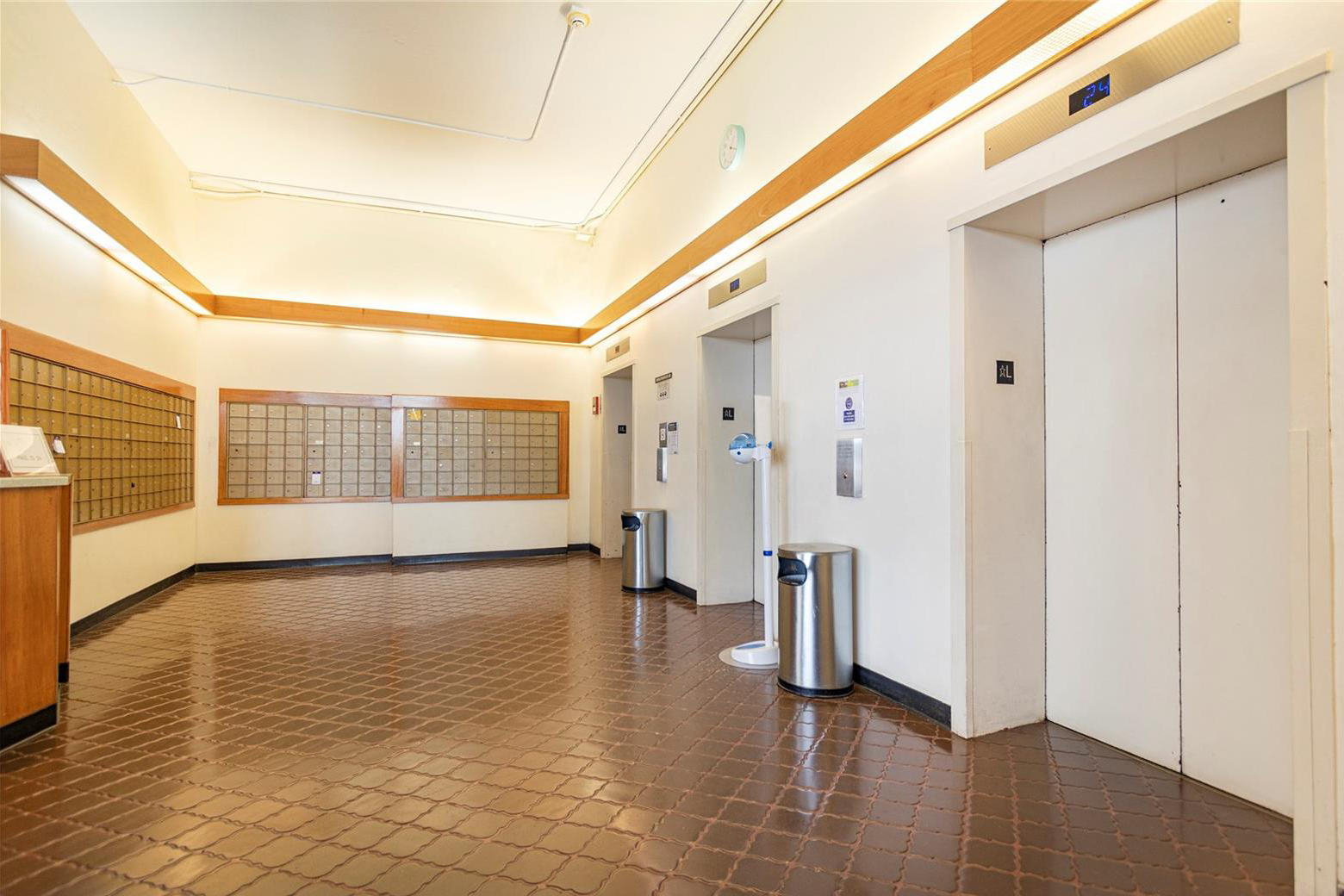 Stunning Tall Condos With Parking Elevators image