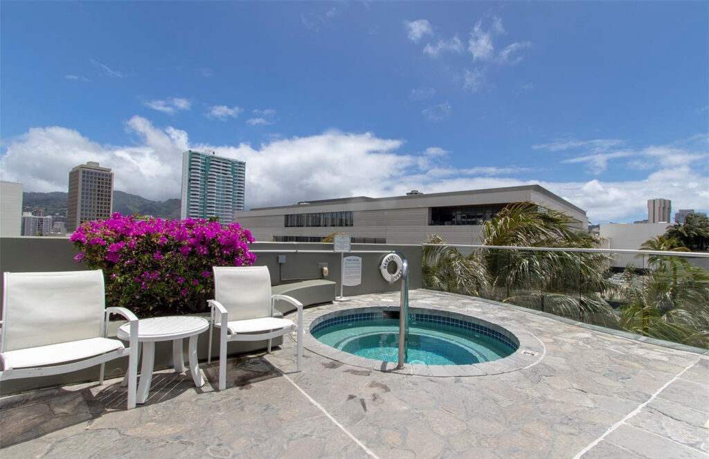 Hawaiki Tower – Jacuzzi