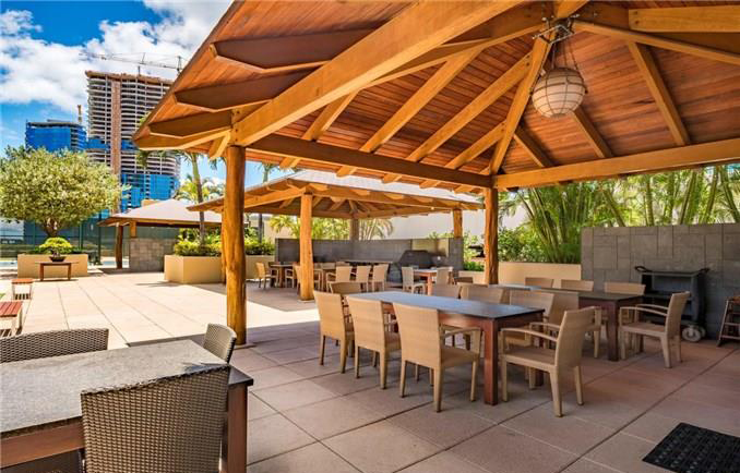 Hokua – BBQ Cabanas