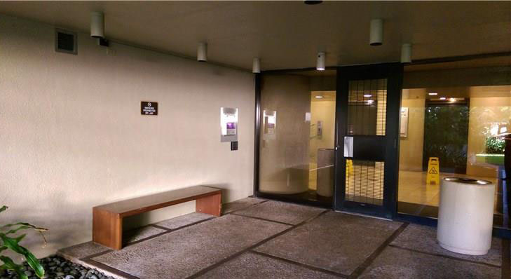 Honolulu Tower – Entrance