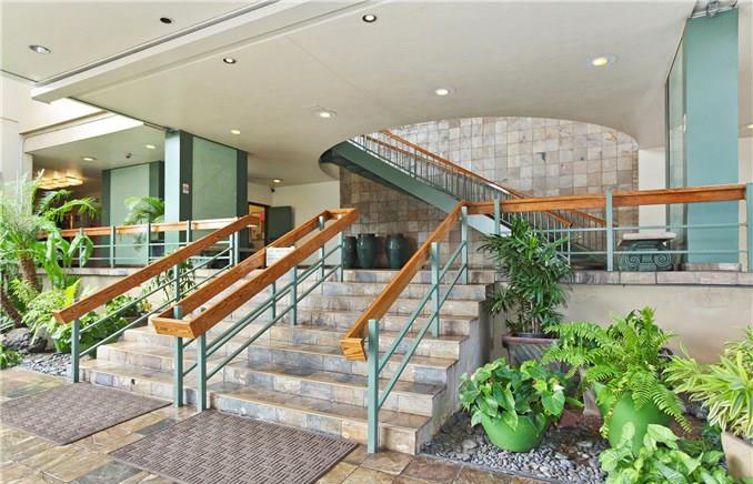 Ilikai Marina – Entrance