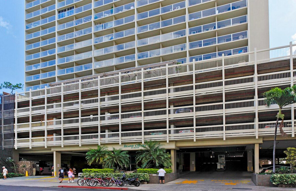 Island Colony – Entrance