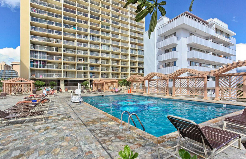 Island Colony – Pool