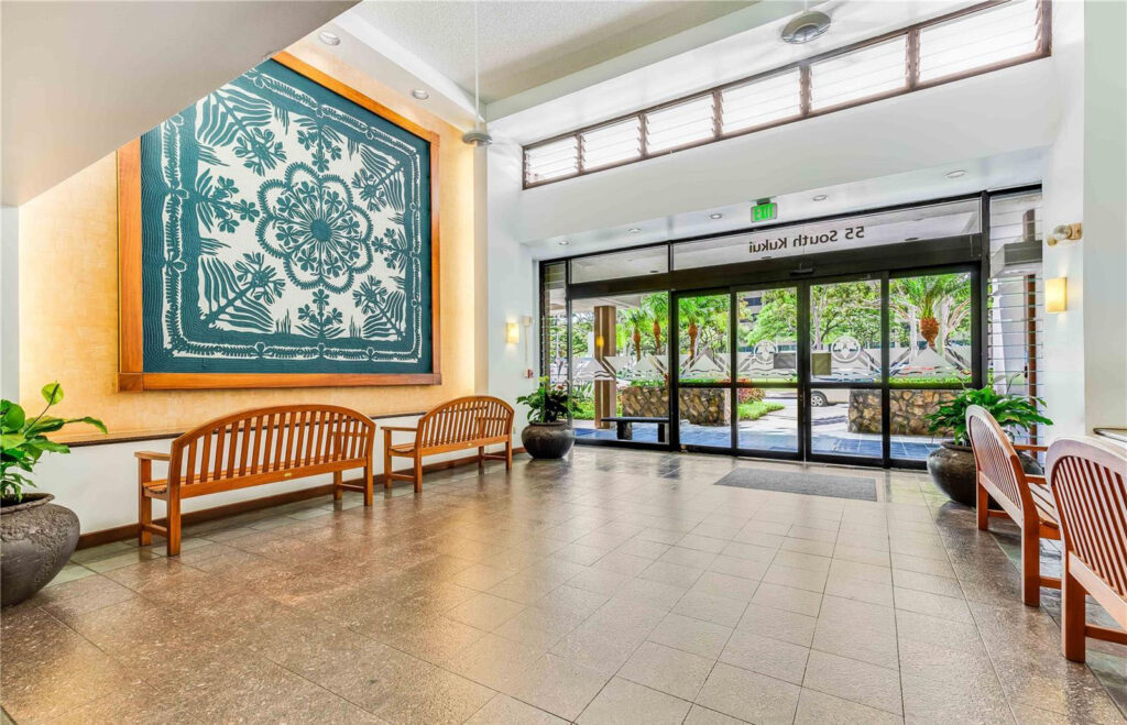 Kukui Plaza – Diamond Head Lobby