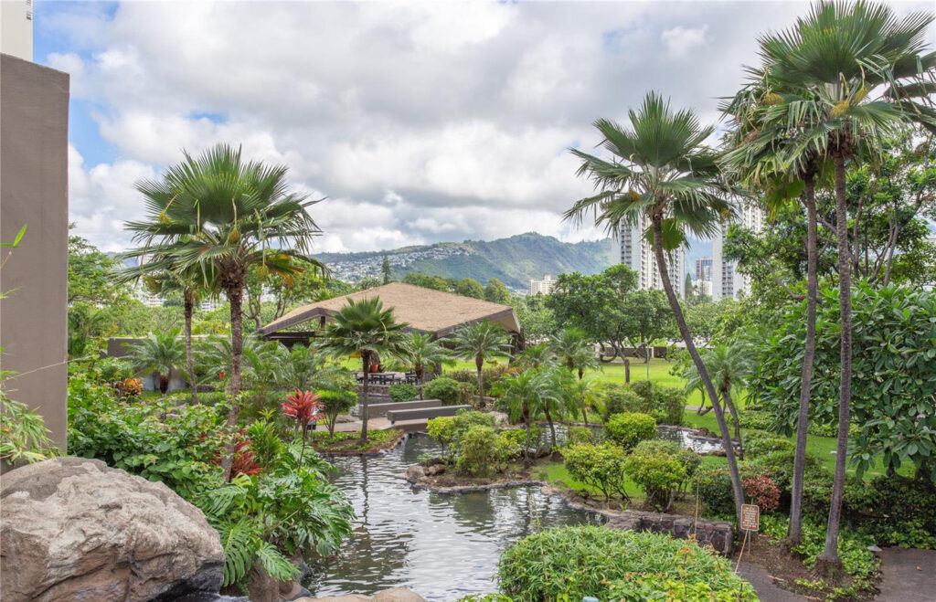 Kukui Plaza – Landscaped Amenities Deck