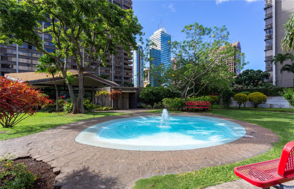 Kukui Plaza – Splash Pool