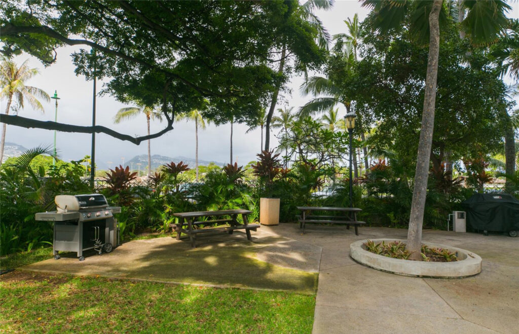 Liliuokalani Gardens – BBQ Grills