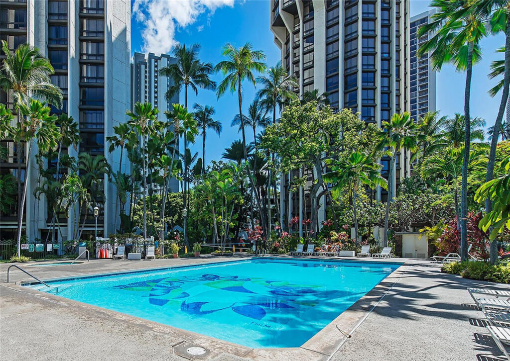 Liliuokalani Gardens – Pool
