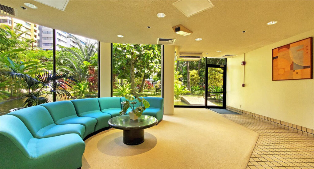 Liliuokalani Gardens – Queen Tower Lobby