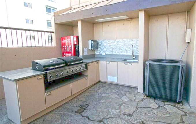 Monte Vista – Grills and Wetbar