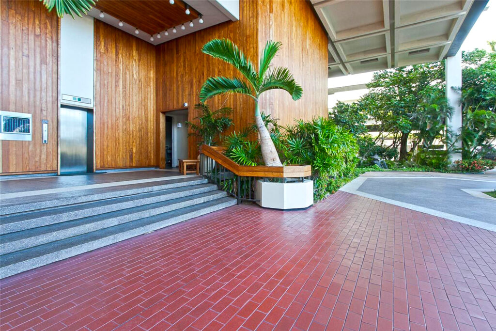 Mount Terrace – Entrance