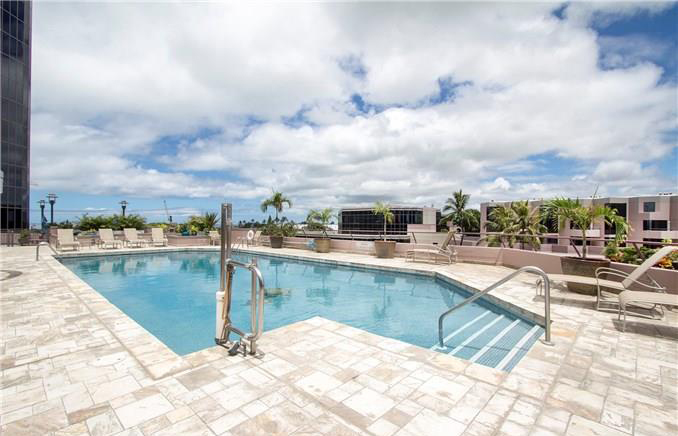 One Waterfront Towers – Pool