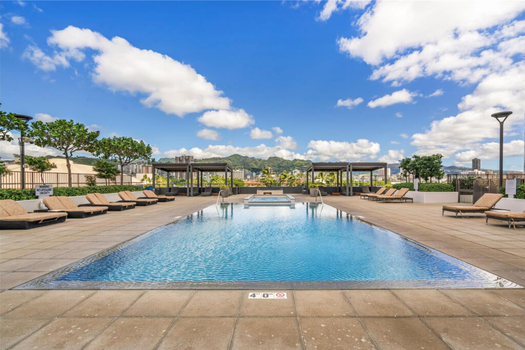 Pacifica Honolulu – Infinity Pool