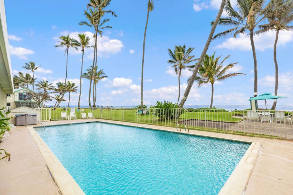 Pats at Punaluu – Pool