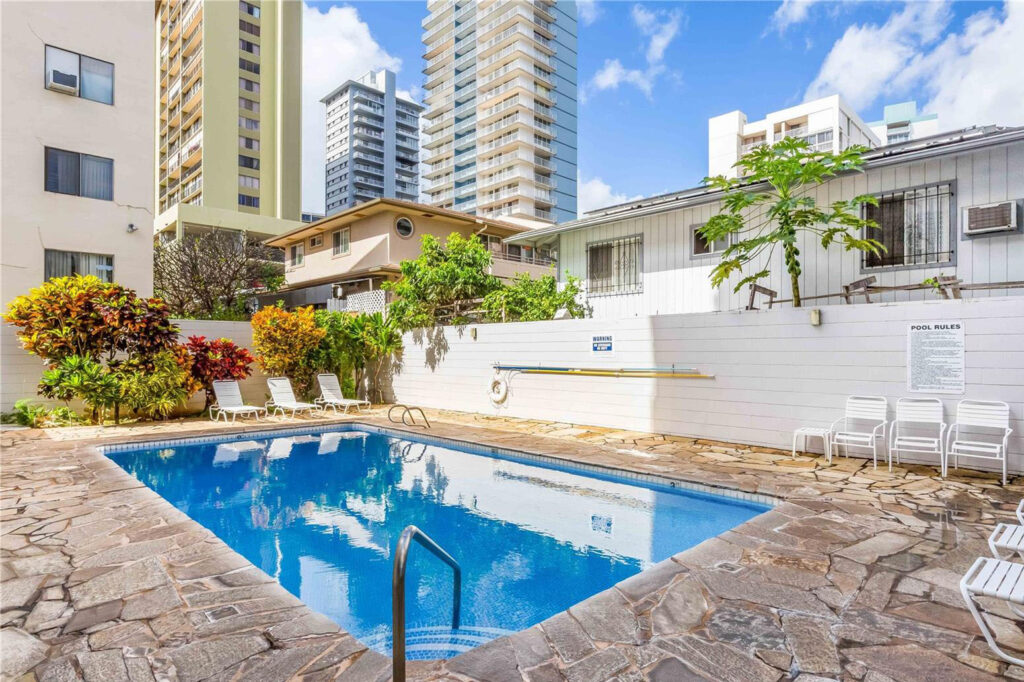 Piikoi Tower – Heated Pool