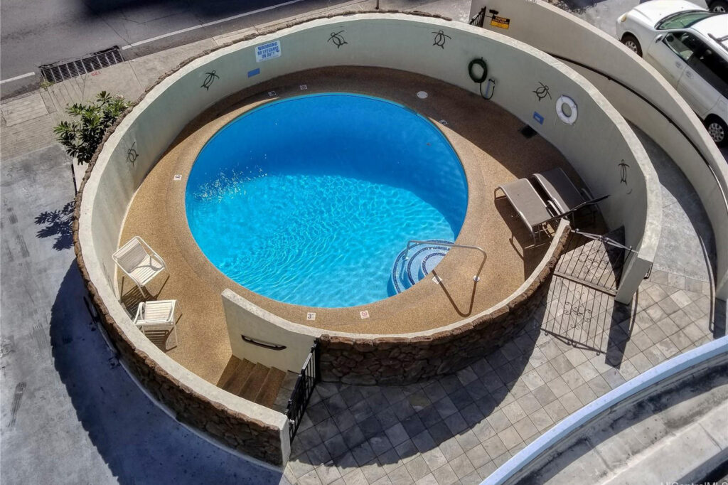 Pomaikai – Pool