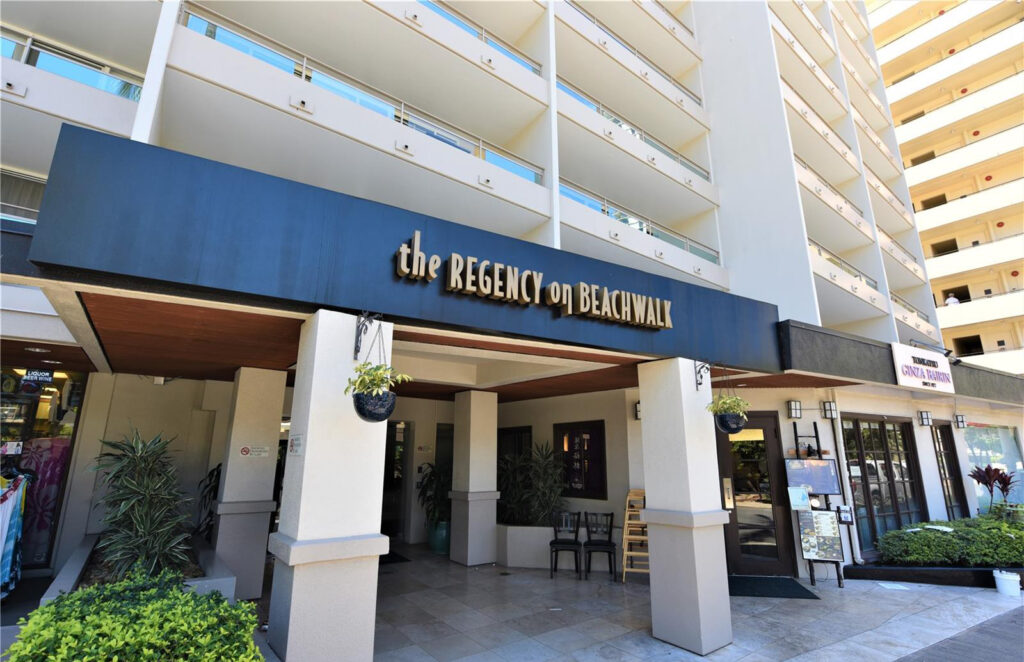 The Regency on Beach Walk – Entrance