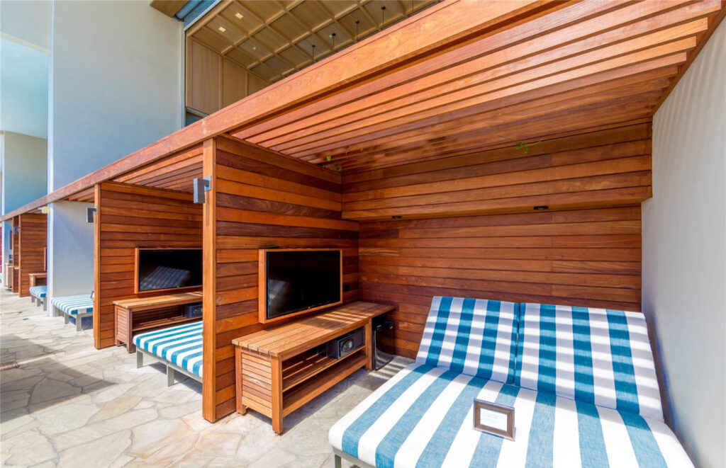 Ritz-Carlton Residences – Cabanas