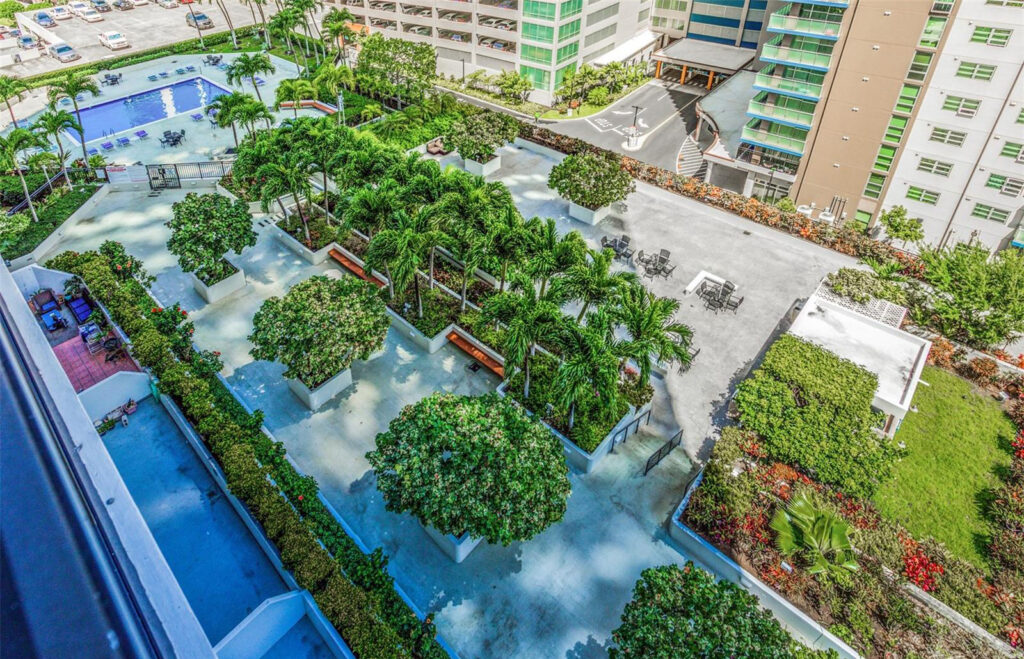 Royal Capitol Plaza – Amenities Deck