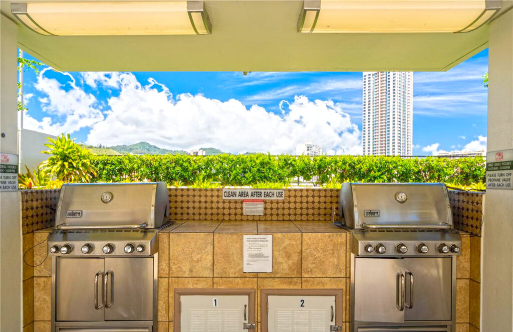 Royal Capitol Plaza – BBQ Grills