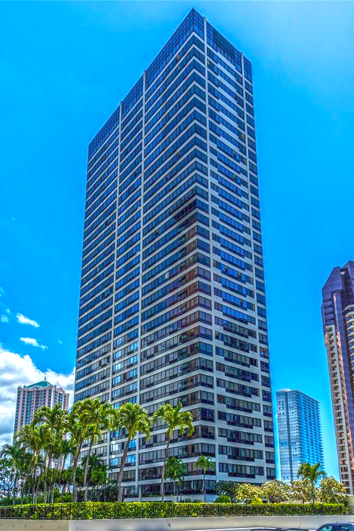 Royal Capitol Plaza – Featured
