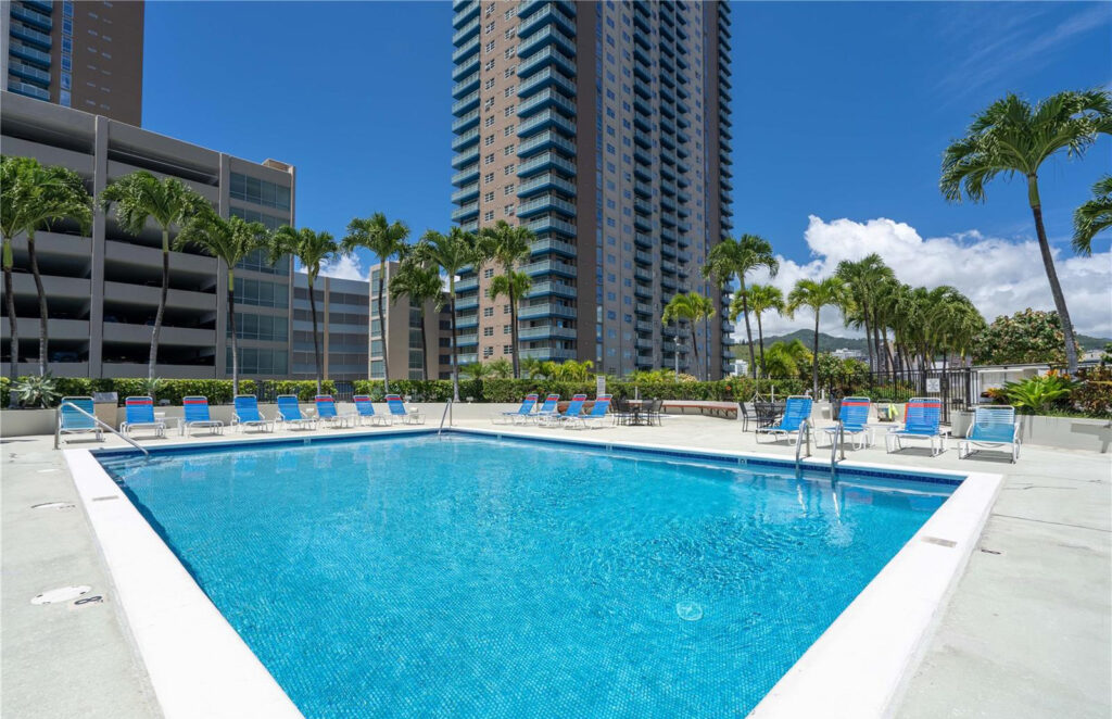 Royal Capitol Plaza – Pool