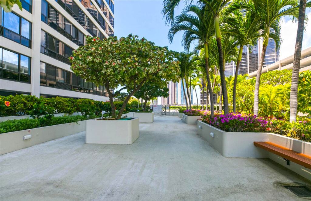 Royal Capitol Plaza – Rec Deck