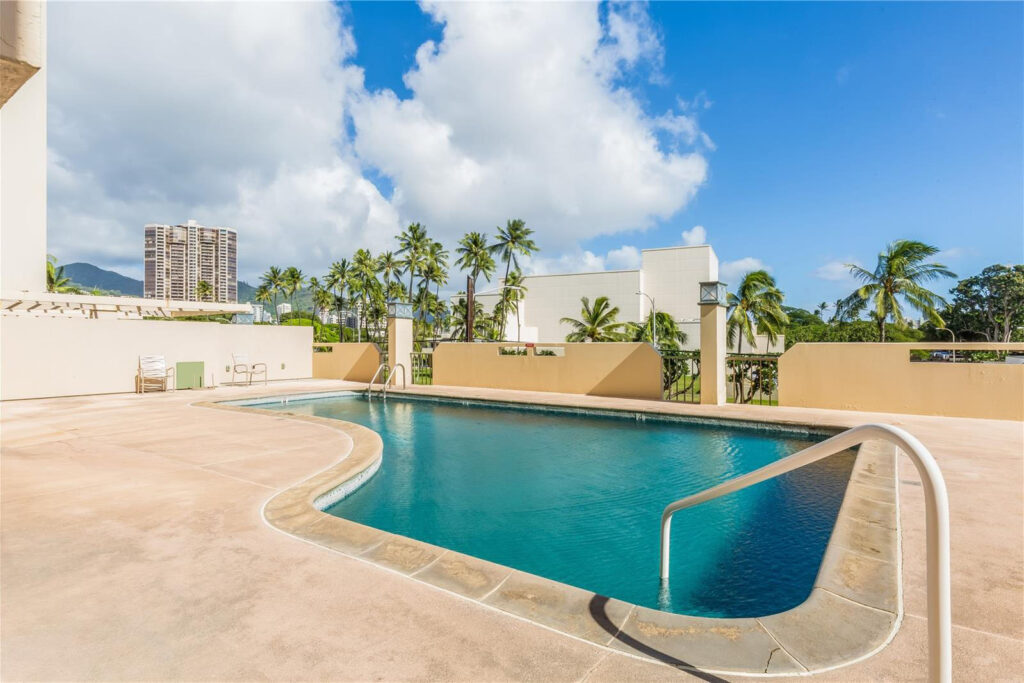 Royal Court – Pool