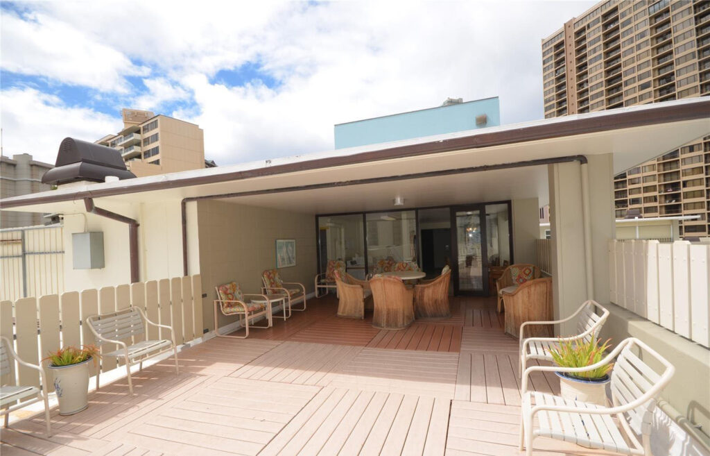 The Kalia – Sundeck