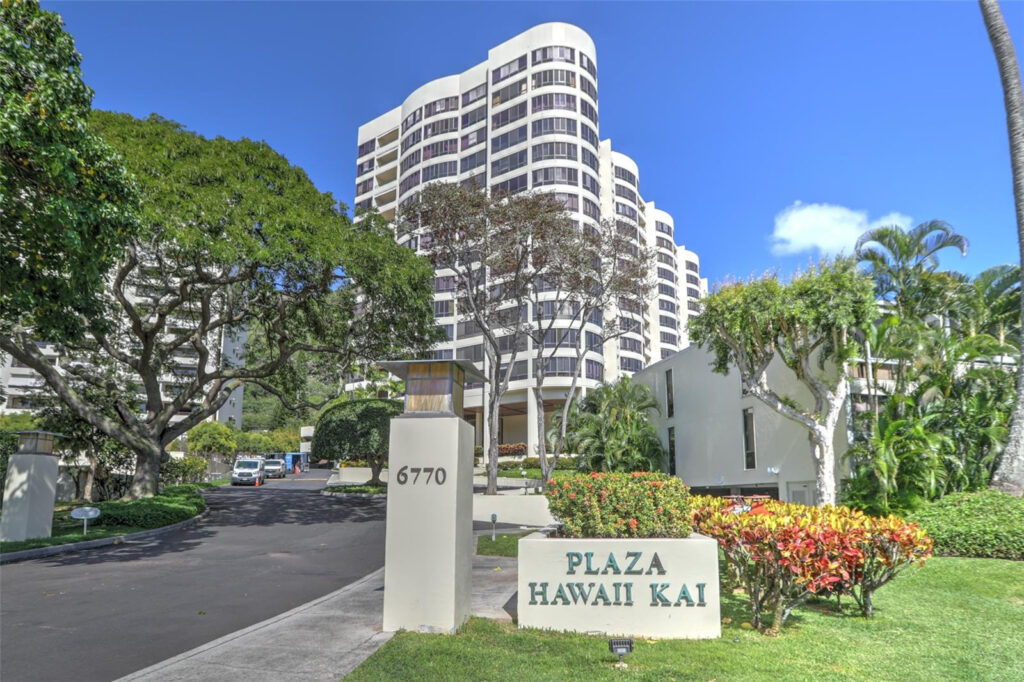 The Plaza Hawaii Kai – Entrance