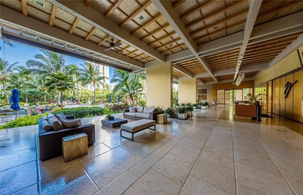 The Watermark – Lobby