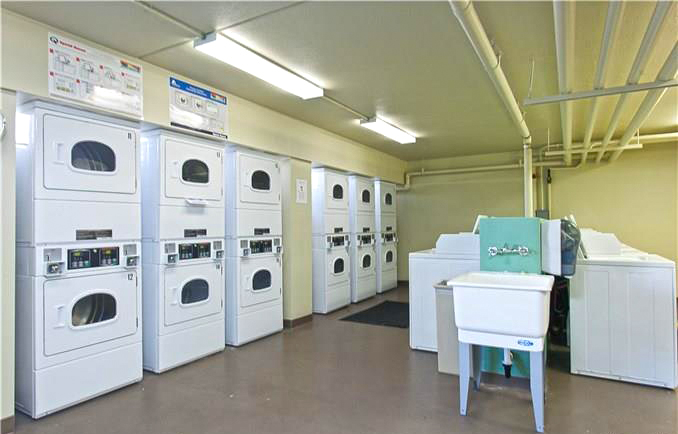Waikiki Lanais – Community Laundry