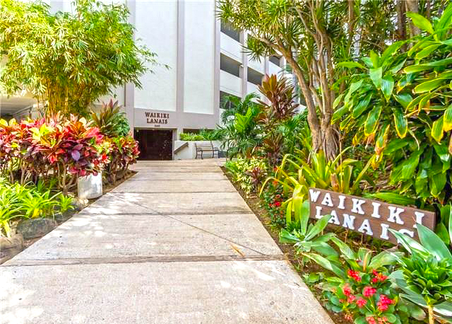 Waikiki Lanais – Entrance