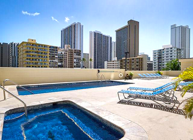 Waikiki Lanais – Pool and Hot Tub
