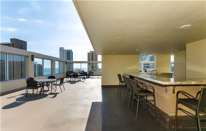 Waikiki Lanais – Rooftop Sundeck
