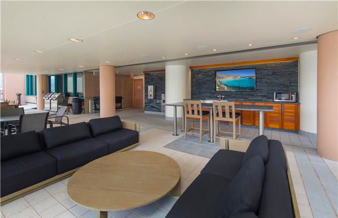 Waikiki_Landmark_-_BBQ_Grills_&_Lounging_Area